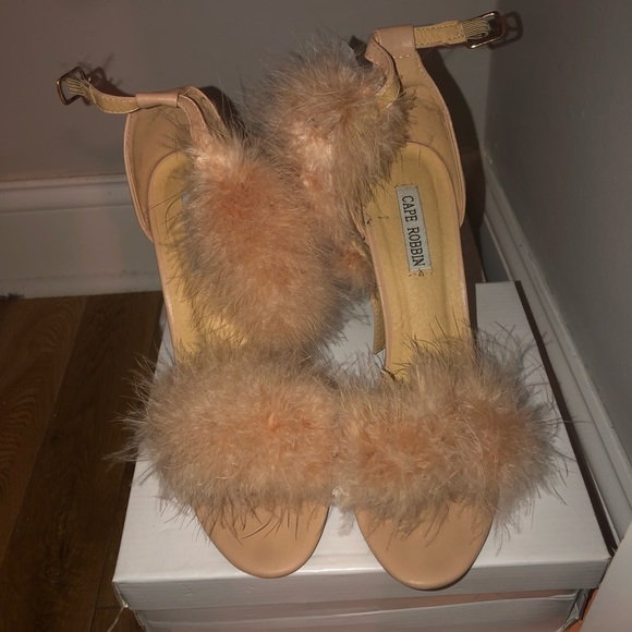Beige Cape Robbin slippers/sandal heels - Picture 2 of 8